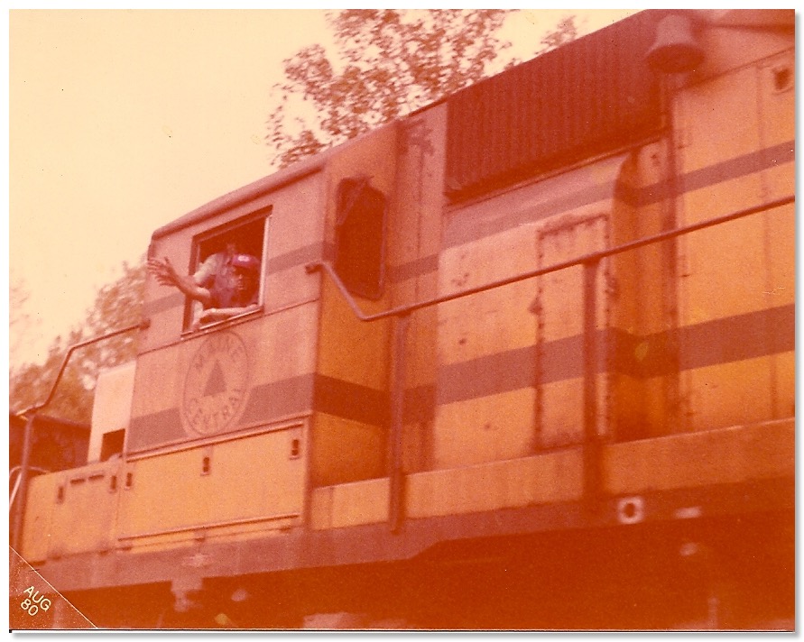 MEC-GP38-Crew Waving-Zealand NH